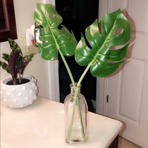 🌟Faux Monstera in Glass Bottle-neck Vase🌟